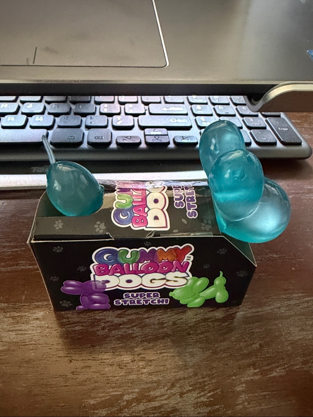 Incredible Novelties. Gummy balloon dog Super Stretchy Kids Toy - blue